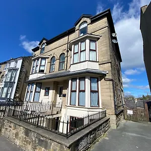2 Bedroom - Garden Apartment, With Parking , Harrogate United Kingdom